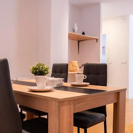 Spacious Deluxe Basement Ideal For 8 Guests * Santander