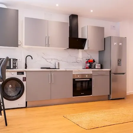 Apartamento Spacious Deluxe Basement Ideal For 8 Guests *
