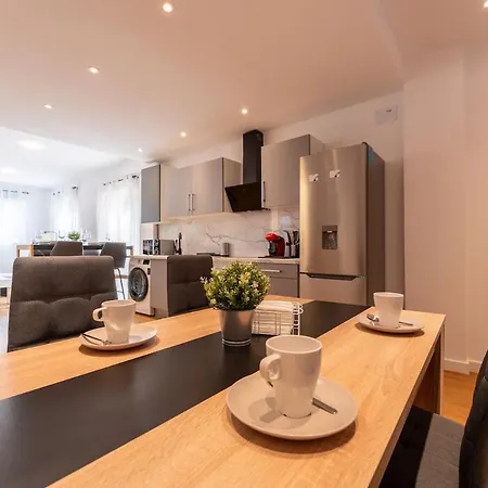 Apartamento Spacious Deluxe Basement Ideal For 8 Guests