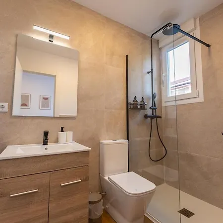 Spacious Deluxe Basement Ideal For 8 Guests * Santander