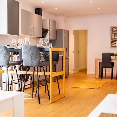 Apartamento Spacious Deluxe Basement Ideal For 8 Guests